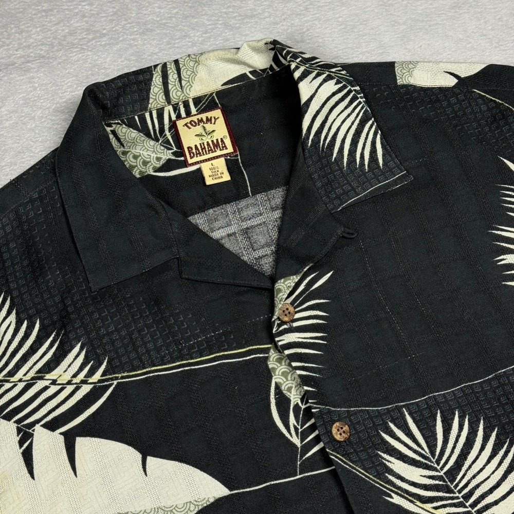 Tommy Bahama Button Up Shirt Mens L Black Silk Palm Leaf Tropical Camp 13747